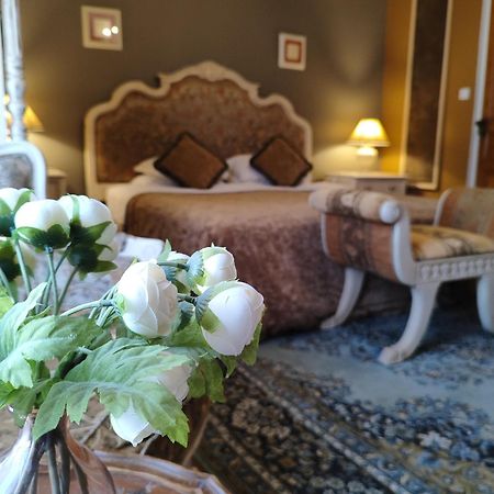 L'Entree Chambres D'Hotes Bar & Restaurant Castillonnès Екстериор снимка
