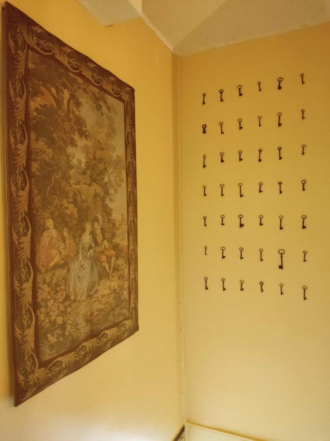 L'Entree Chambres D'Hotes Bar & Restaurant Castillonnès Екстериор снимка