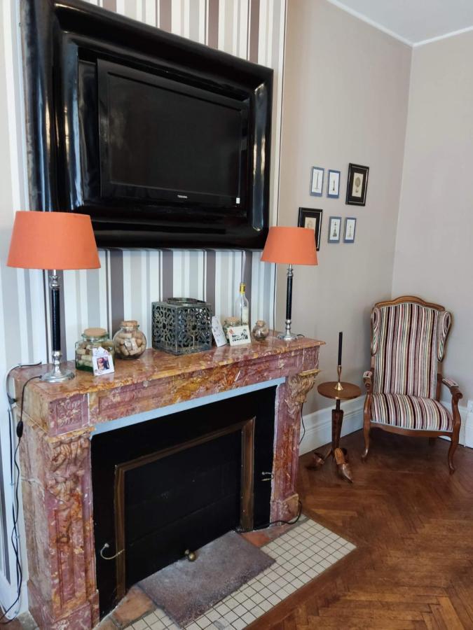 L'Entree Chambres D'Hotes Bar & Restaurant Castillonnès Екстериор снимка