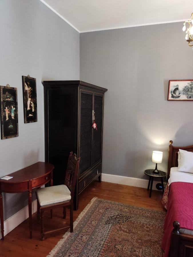L'Entree Chambres D'Hotes Bar & Restaurant Castillonnès Екстериор снимка