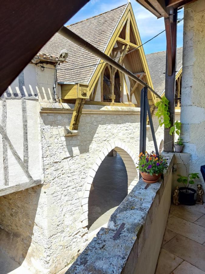 L'Entree Chambres D'Hotes Bar & Restaurant Castillonnès Екстериор снимка