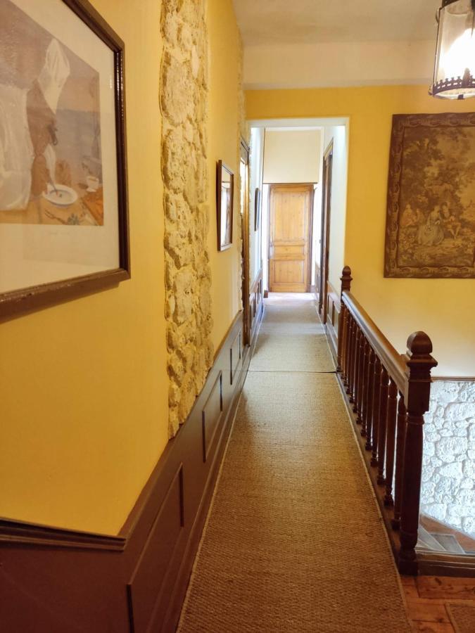 L'Entree Chambres D'Hotes Bar & Restaurant Castillonnès Екстериор снимка