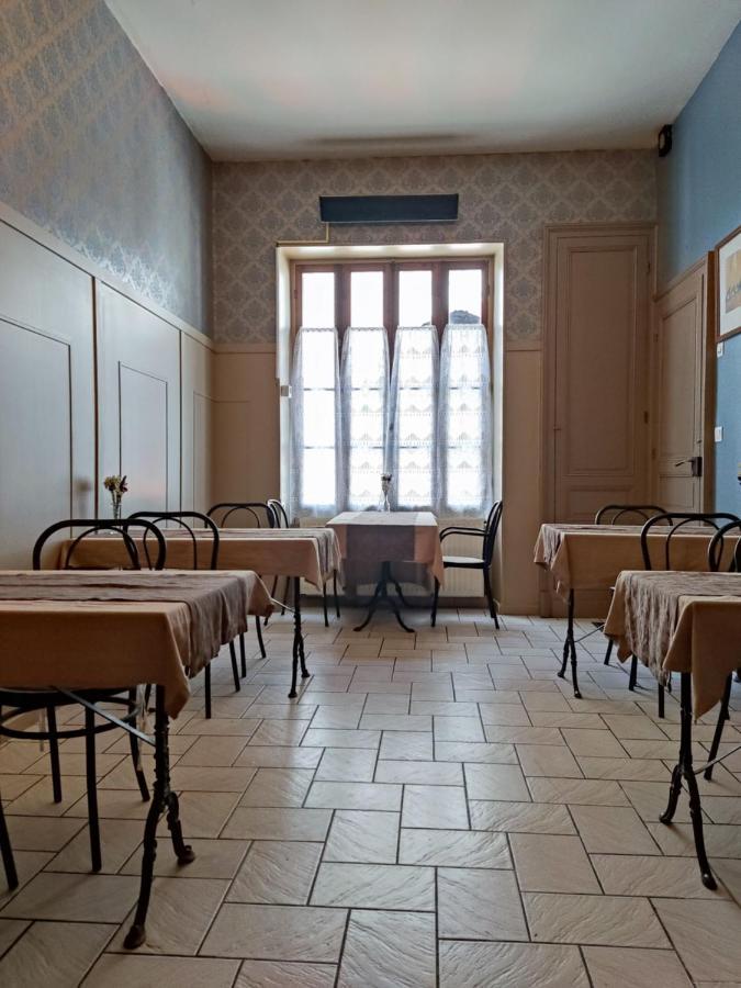 L'Entree Chambres D'Hotes Bar & Restaurant Castillonnès Екстериор снимка