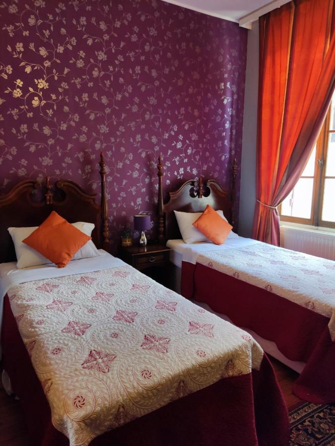 L'Entree Chambres D'Hotes Bar & Restaurant Castillonnès Екстериор снимка
