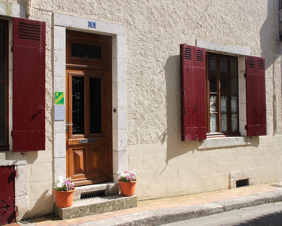 L'Entree Chambres D'Hotes Bar & Restaurant Castillonnès Екстериор снимка