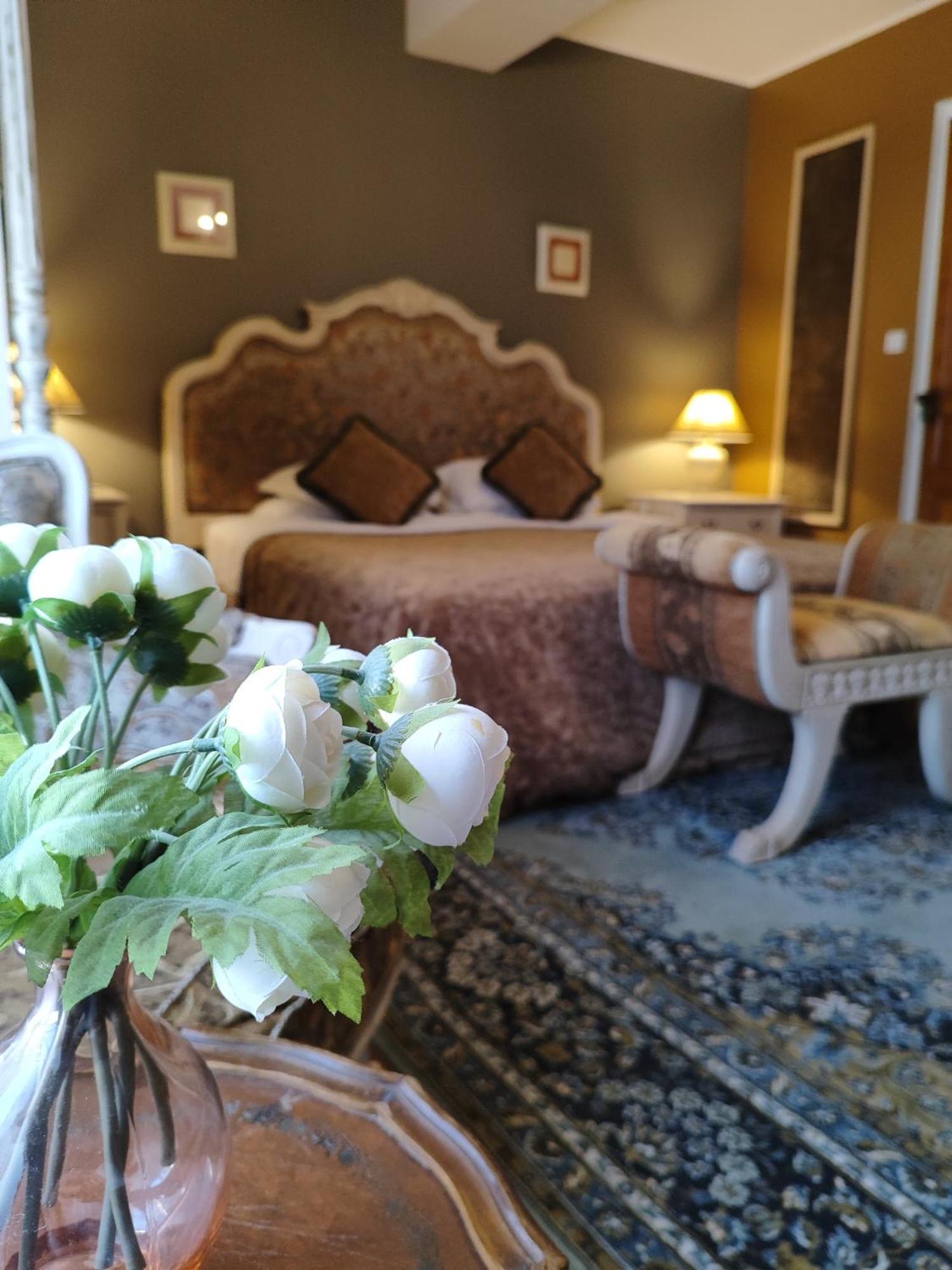 L'Entree Chambres D'Hotes Bar & Restaurant Castillonnès Екстериор снимка