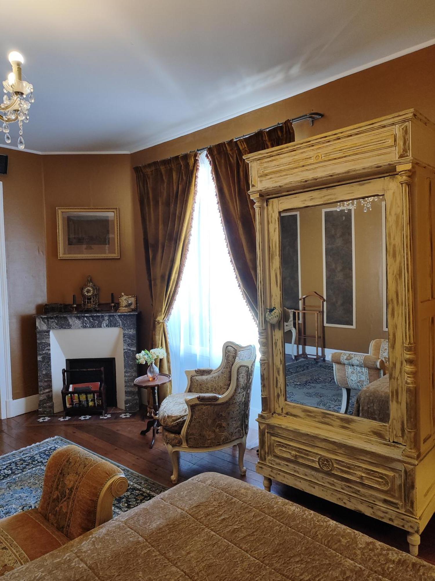L'Entree Chambres D'Hotes Bar & Restaurant Castillonnès Екстериор снимка