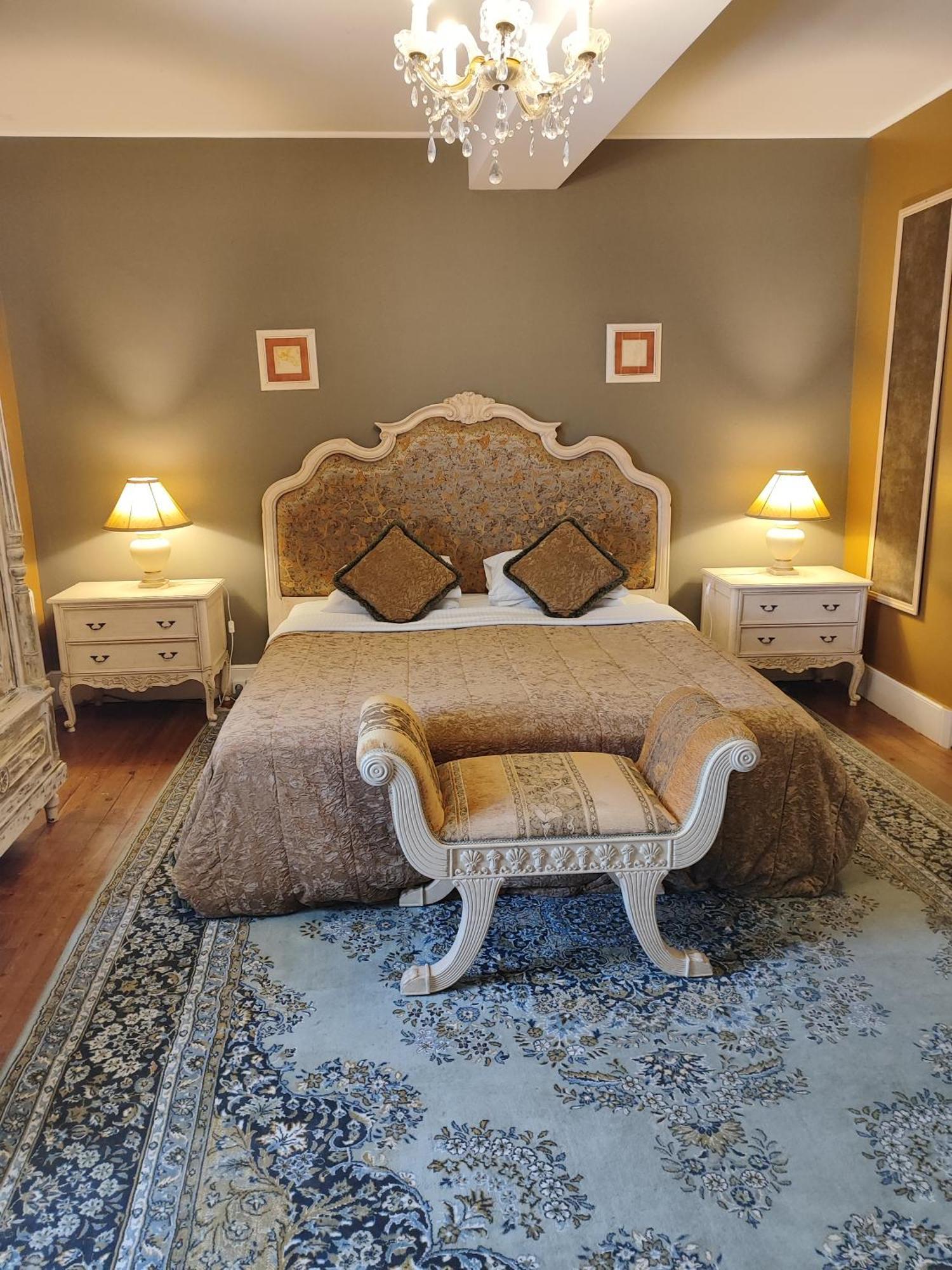 L'Entree Chambres D'Hotes Bar & Restaurant Castillonnès Екстериор снимка