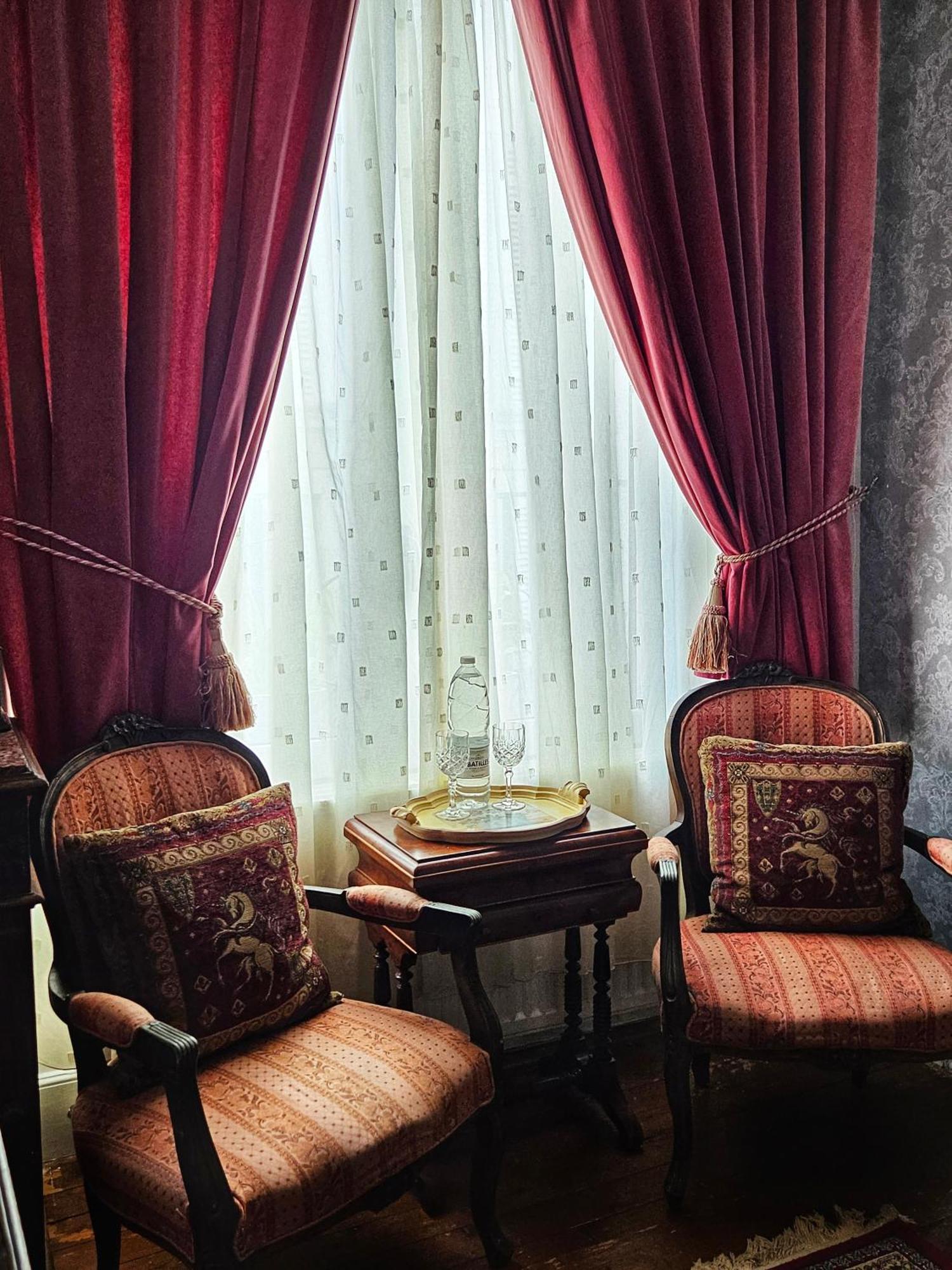 L'Entree Chambres D'Hotes Bar & Restaurant Castillonnès Екстериор снимка