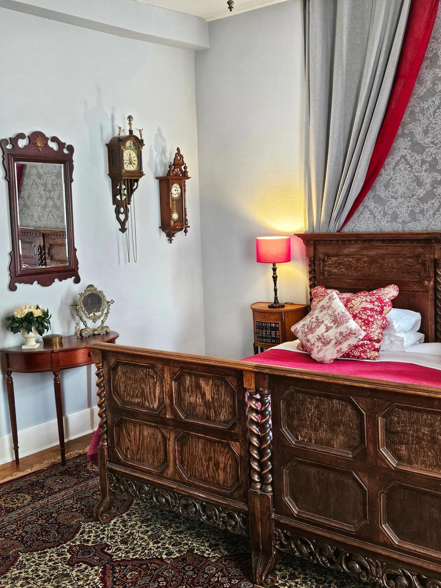 L'Entree Chambres D'Hotes Bar & Restaurant Castillonnès Екстериор снимка