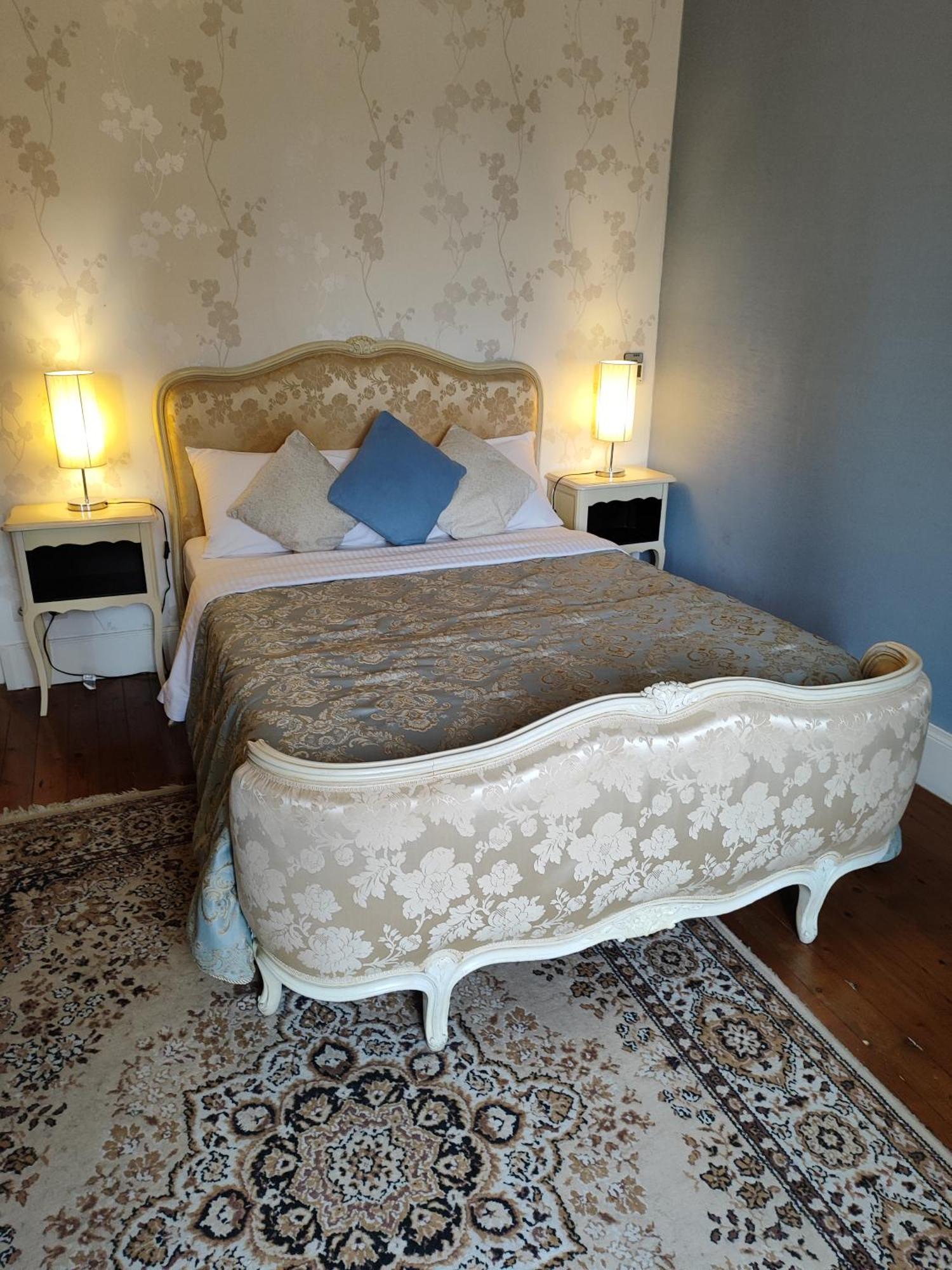 L'Entree Chambres D'Hotes Bar & Restaurant Castillonnès Екстериор снимка
