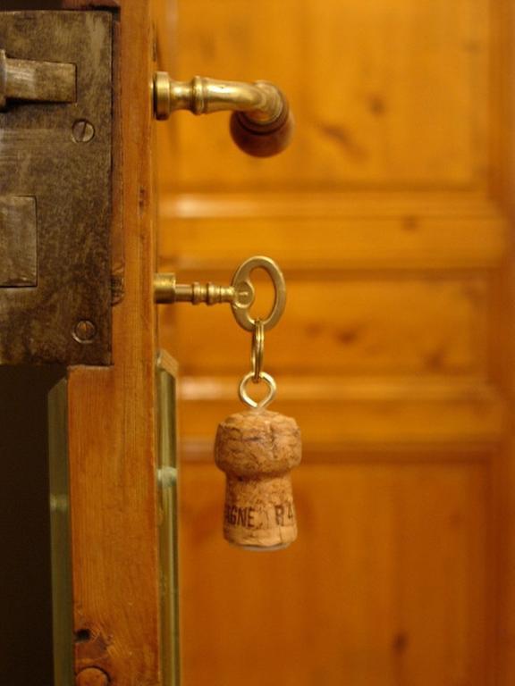 L'Entree Chambres D'Hotes Bar & Restaurant Castillonnès Екстериор снимка