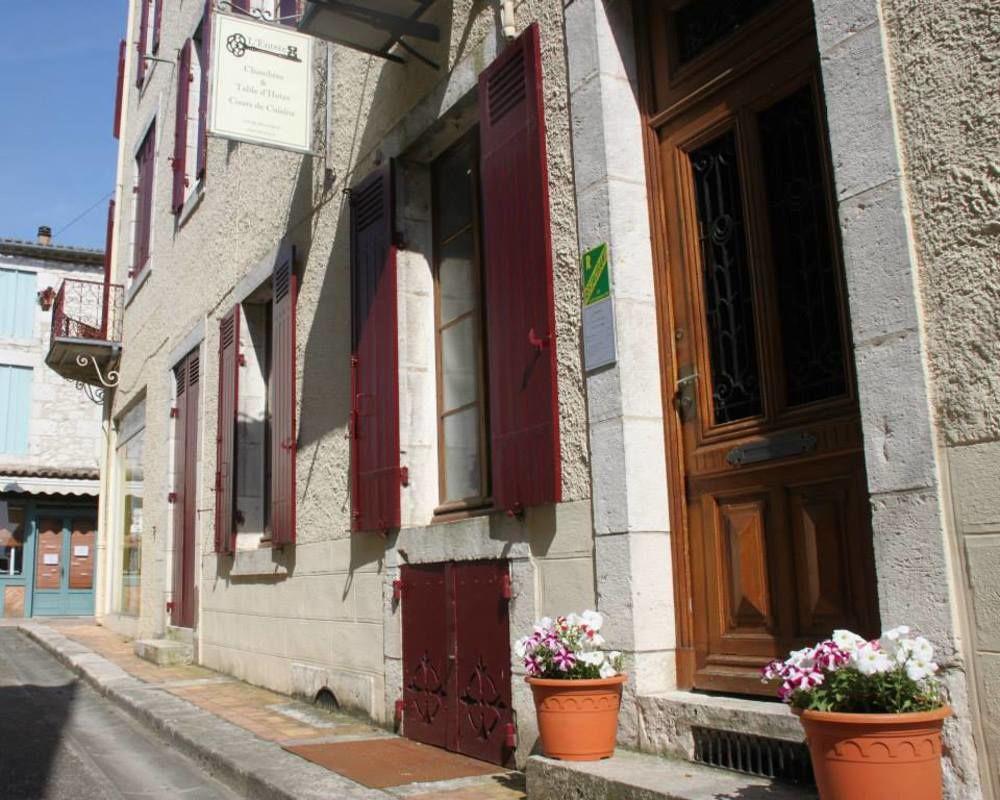 L'Entree Chambres D'Hotes Bar & Restaurant Castillonnès Екстериор снимка